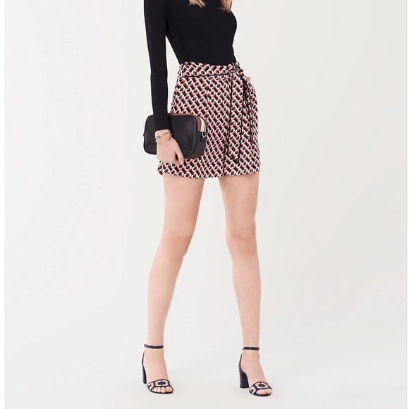 NWT Diane Von Furstenburg Pasha 3D Chain Shorts - Picture 1 of 12